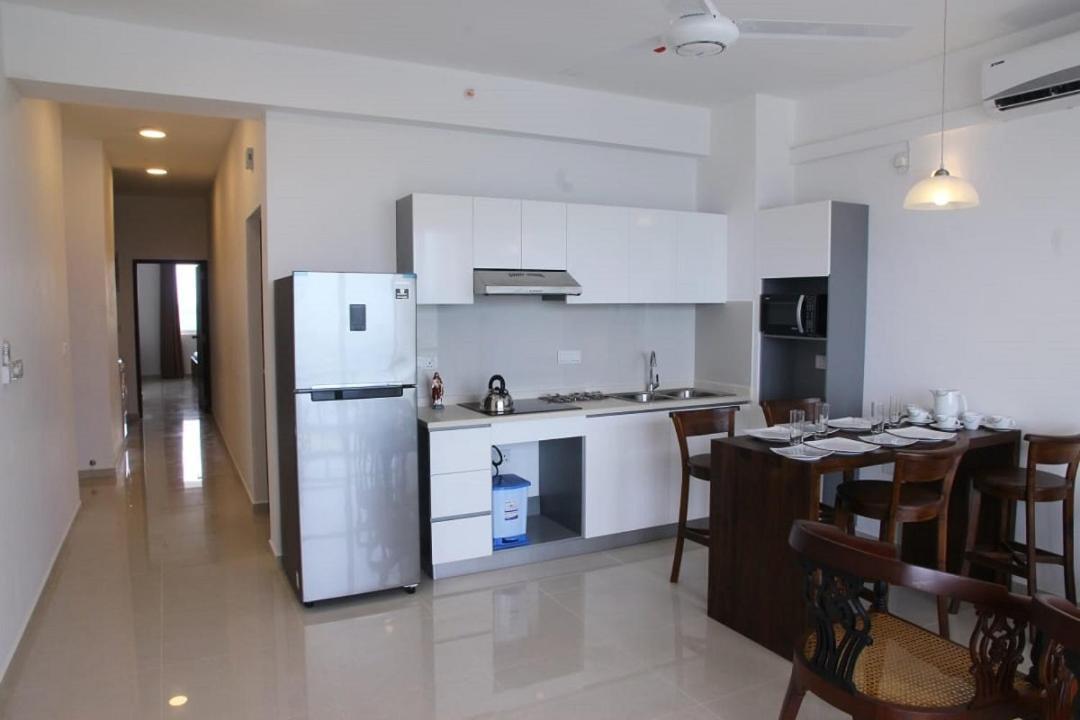Aqua Vista Apartment Uswetakeiyawa Exterior photo